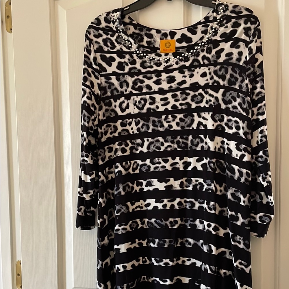 Chic Striped Animal Print Top